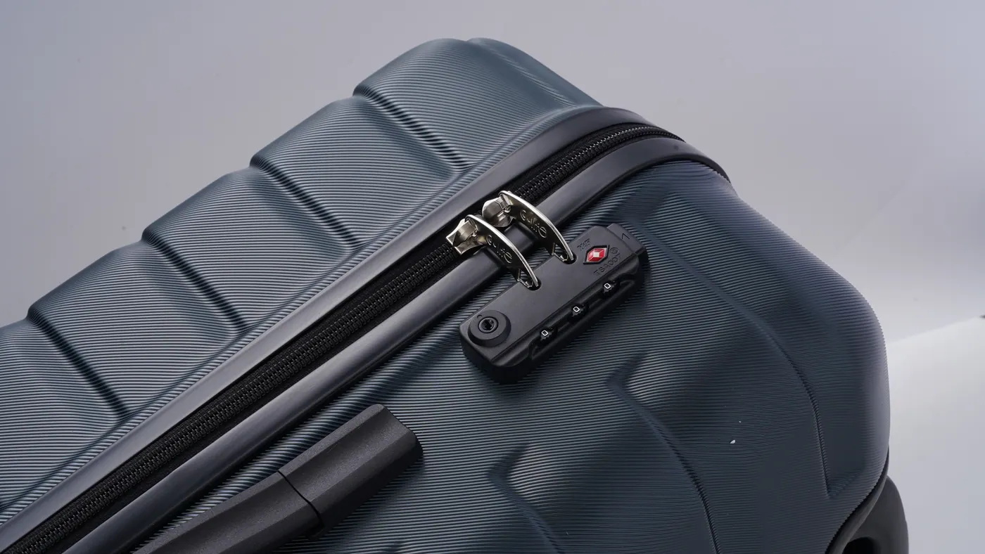 Coolife expandable luggage lock detail