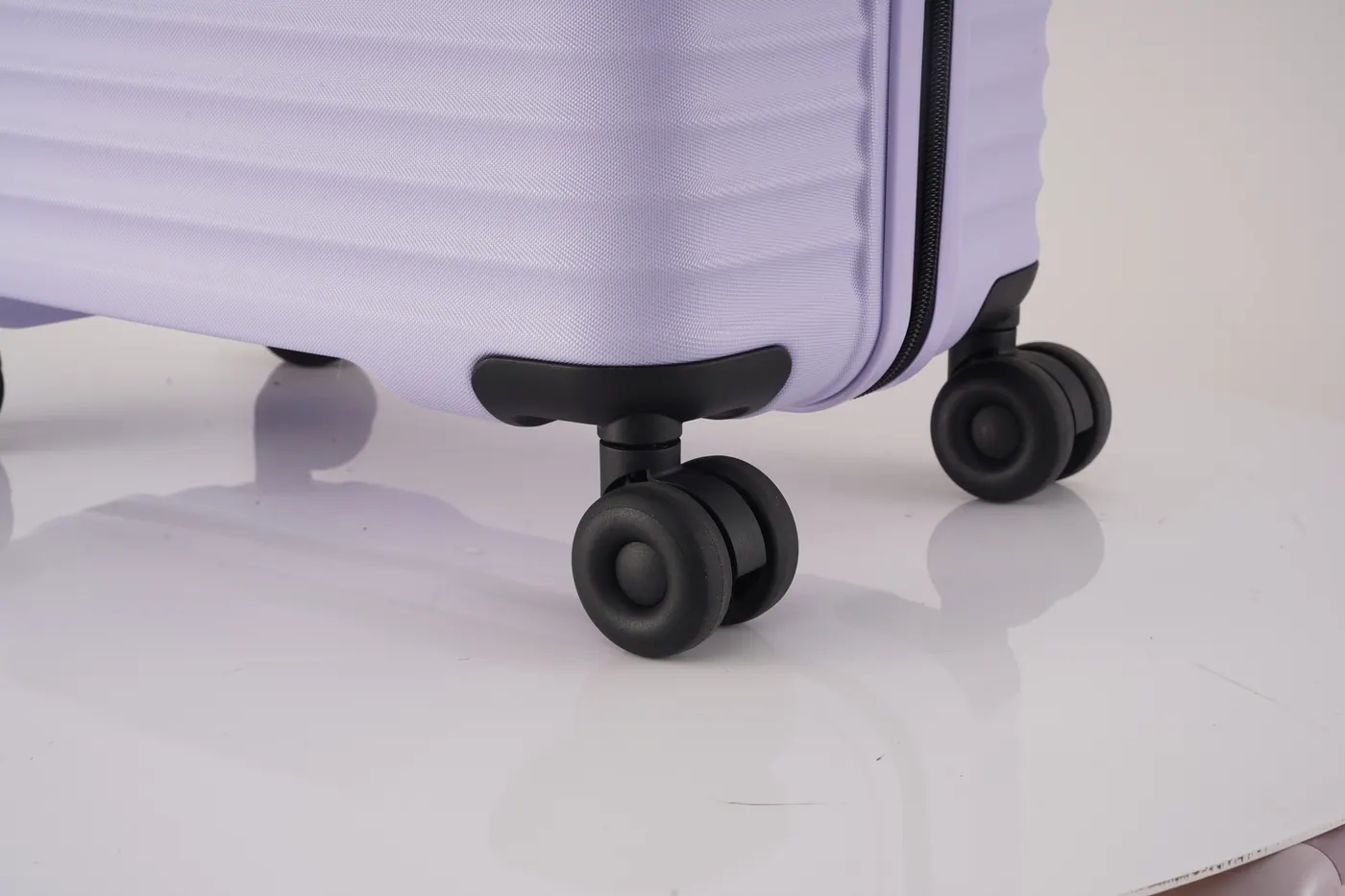 Coolife upgraded durable PC luggage second wheel detail